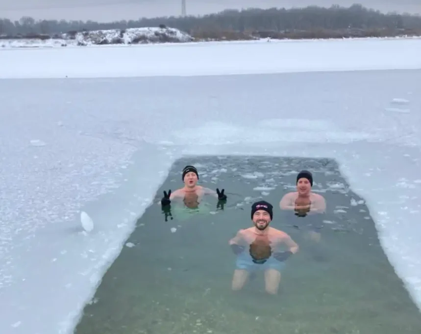 Ice Swimming 02